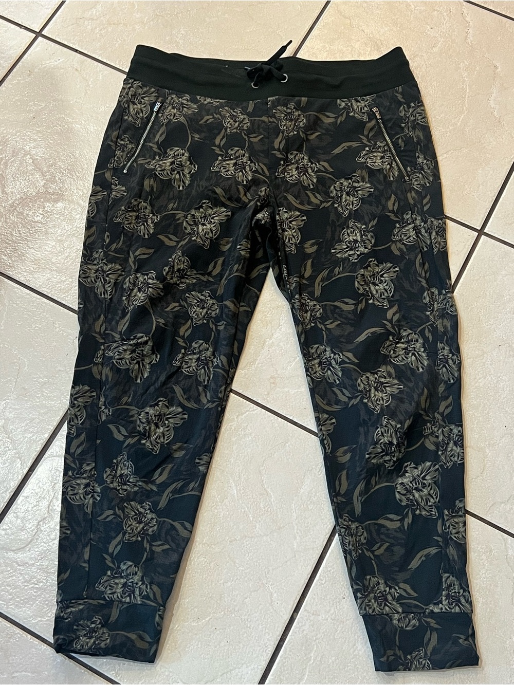 ATHLETA Women's Black Floral Jogger Pants SIZE 16